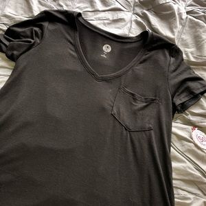 New Kohl’s black V-neck